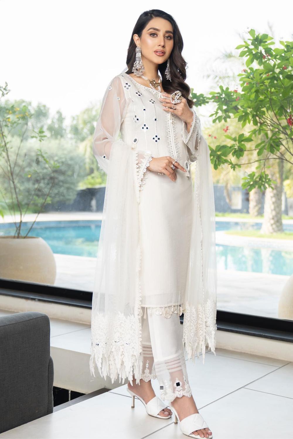 Elegant White Embroidered Pakistani Lawn Suit | Chikankari Style 3-Piece Women’s Salwar Kameez 🤍
