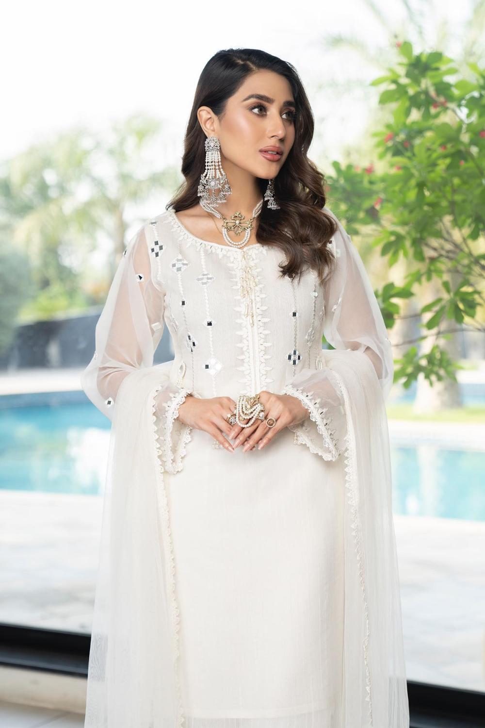 Elegant White Embroidered Pakistani Lawn Suit | Chikankari Style 3-Piece Women’s Salwar Kameez 🤍